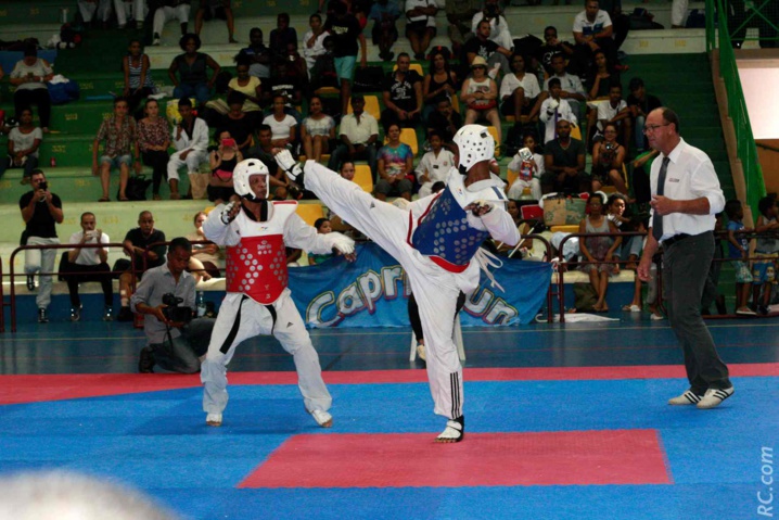Cader père contre Cader fils : un combat qui a enflammé le gymnase de Saint-André Cader père contre Cader fils : un combat qui a enflammé le gymnase de Saint-André