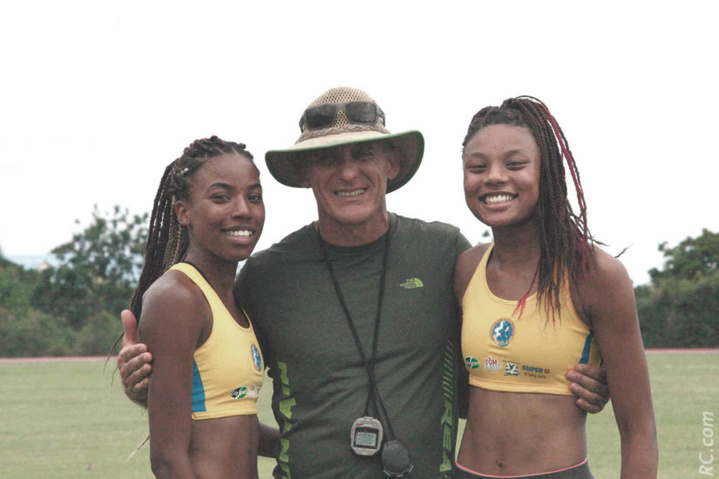 Jean-Marc Hardy et les sœurs Mithra sous les couleurs de la Dominicaine