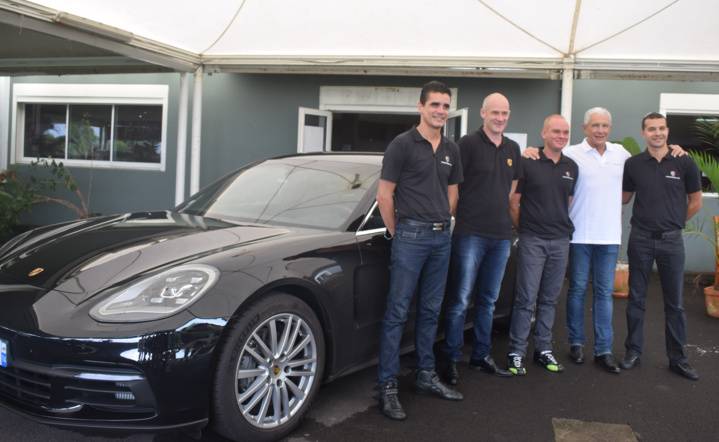 L'équipe devant la star du jour, la Panamera L'équipe devant la star du jour, la Panamera