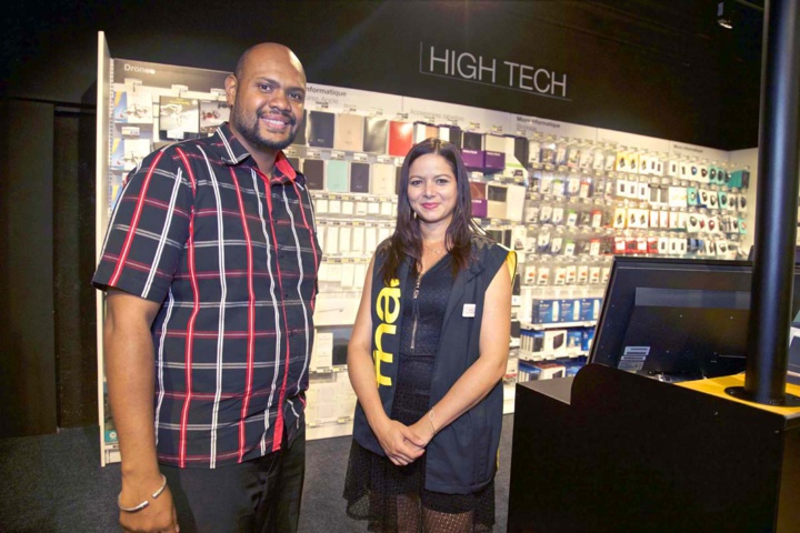 Yannick Patché, Fnac Sainte-Marie, et Laetitia Bègue, vendeuse technique Yannick Patché, Fnac Sainte-Marie, et Laetitia Bègue, vendeuse technique