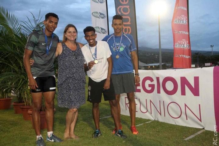 Les félicitations de Yolaine Costes aux trois premiers du 400m remporté par Fabrizio Saïdy Les félicitations de Yolaine Costes aux trois premiers du 400m remporté par Fabrizio Saïdy