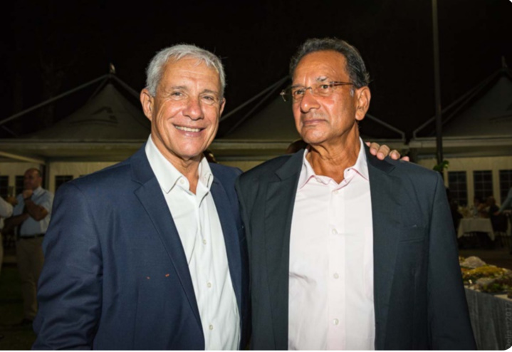 François Caillé et Jean-Hugues Savaranin, propriétaire du Domaine Moka à Sainte-Marie François Caillé et Jean-Hugues Savaranin, propriétaire du Domaine Moka à Sainte-Marie