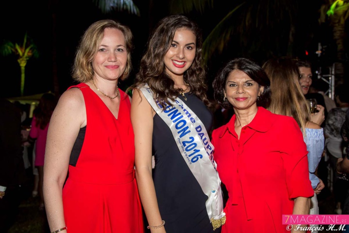 Carine Grandidier du Crédit Agricole, Ambre N’guyen, et Julie Sidiot, directrice de Lingerie Sidiot Carine Grandidier du Crédit Agricole, Ambre N’guyen, et Julie Sidiot, directrice de Lingerie Sidiot