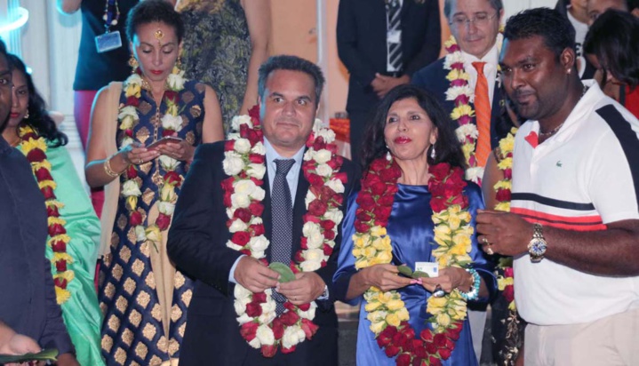 Didier Robert et Nassimah Dindar ont accueilli les invités à la Villa du Département Didier Robert et Nassimah Dindar ont accueilli les invités à la Villa du Département