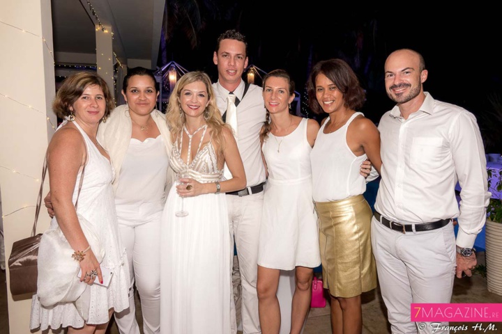 Johanna entourée d'agents de voyage et de Willy Ethève de l'IRT Johanna entourée d'agents de voyage et de Willy Ethève de l'IRT