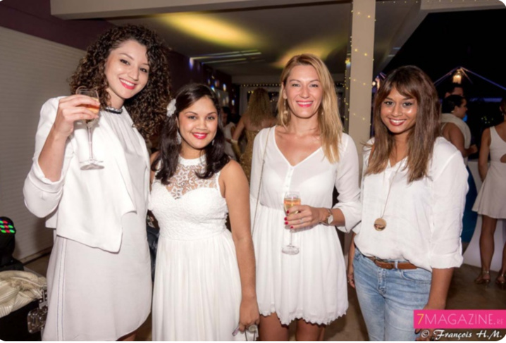 De très jolies femmes à cette soirée... De très jolies femmes à cette soirée...