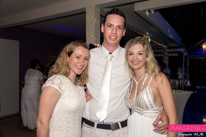 Samuel Ample de Thomas Cook, entouré d'Elvina et de Johanna Samuel Ample de Thomas Cook, entouré d'Elvina et de Johanna