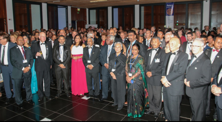 Plus de 700 personnes à cette soirée! Plus de 700 personnes à cette soirée!