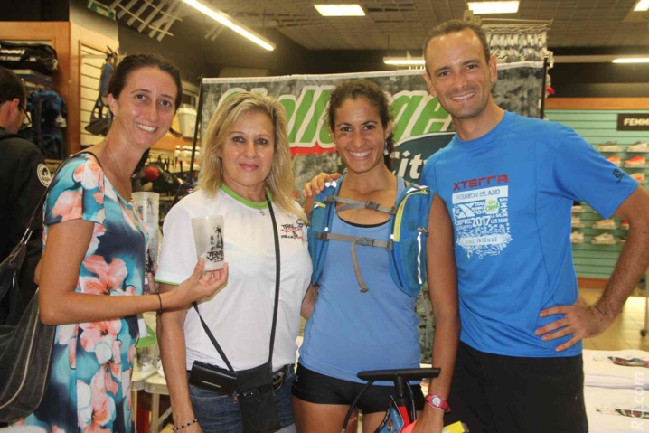 Laurence Goilot de l'île Maurice accueillie par des amis à City-Sport de Saint-Paul Laurence Goilot de l'île Maurice accueillie par des amis à City-Sport de Saint-Paul