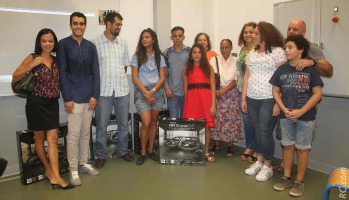 Les lauréats avec leurs parents Les lauréats avec leurs parents