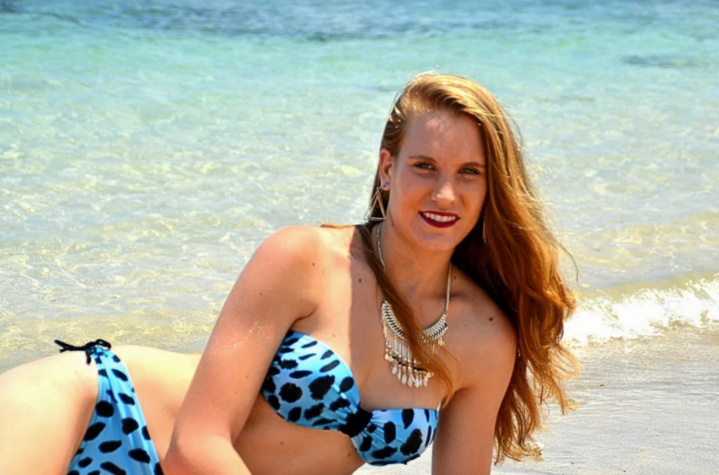 Kathy : elle rêve de porter l’uniforme ! Kathy : elle rêve de porter l’uniforme !