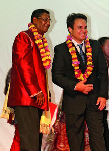 Julius Caroupin président de Jeunesse Lumière  et organisateur de la manifestation  en compagnie de Didier Robert,  député maire du Tampon