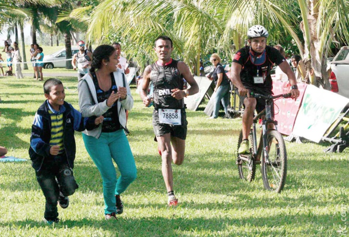 Vishal Itoo vainqueur des 35 km, à l'arrivée à l'hôtel Tamassa