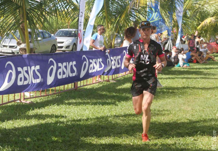 Simon Desveaux sur la 3ème marche du podium des 80km Simon Desveaux sur la 3ème marche du podium des 80km
