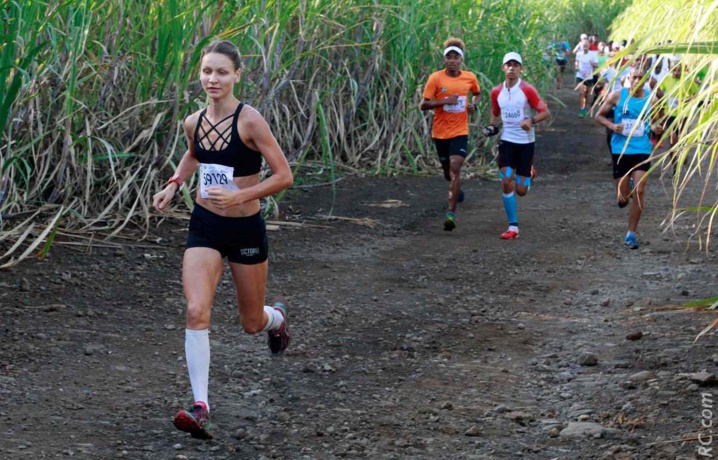 La russe Olga Firsova mène le bal, mais fera fausse route quelques kilomètres plus loin. Dommage La russe Olga Firsova mène le bal, mais fera fausse route quelques kilomètres plus loin. Dommage