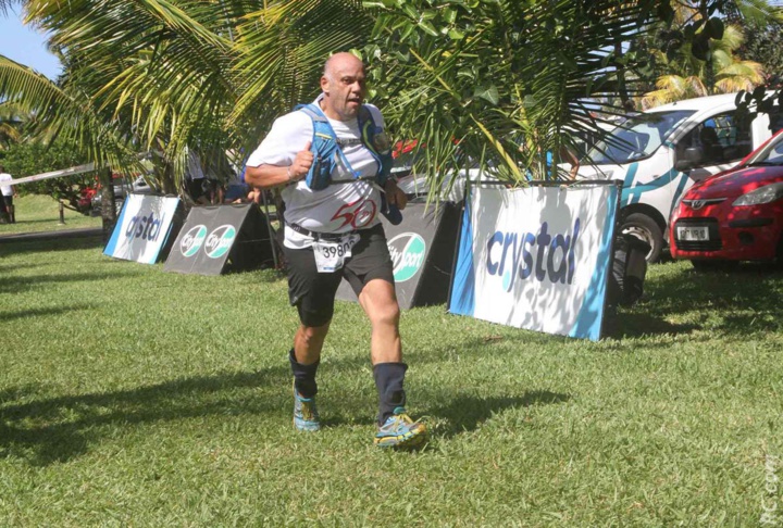 Jojo du Tampon, bon-pied, bon-oeil... Jojo du Tampon, bon-pied, bon-oeil...