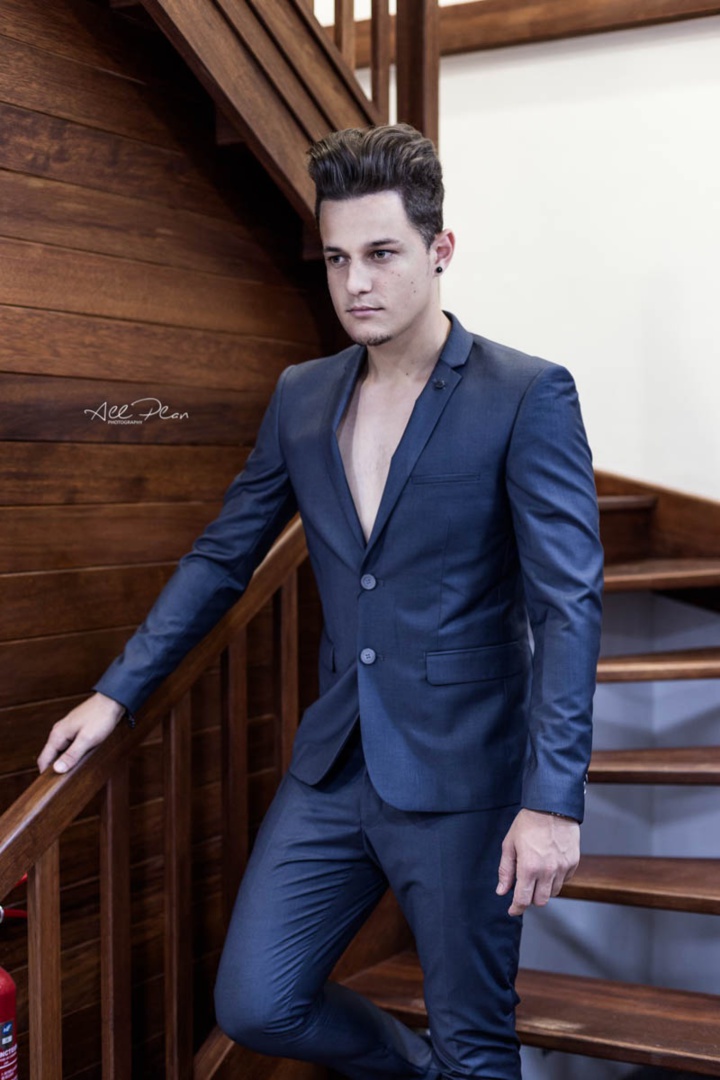 Cédric Dijoux : il a gagné Model Elégance Réunion 2015 Cédric Dijoux : il a gagné Model Elégance Réunion 2015