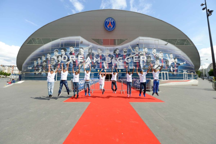 Devant le Parc des Princes Devant le Parc des Princes