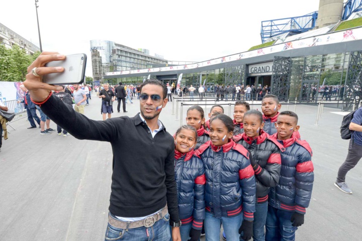 Devant le Palais Omnisport Paris Bercy Devant le Palais Omnisport Paris Bercy