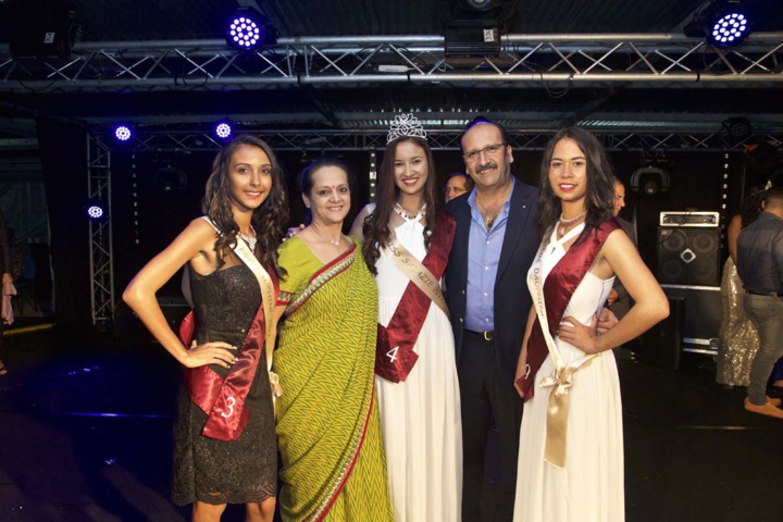 Avec Krishna Kalidas, bijoutier-joaillier, et son épouse Avec Krishna Kalidas, bijoutier-joaillier, et son épouse