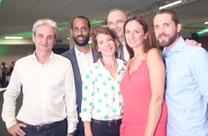 Cerise de Groupama entourée d'invités et partenaires Cerise de Groupama entourée d'invités et partenaires