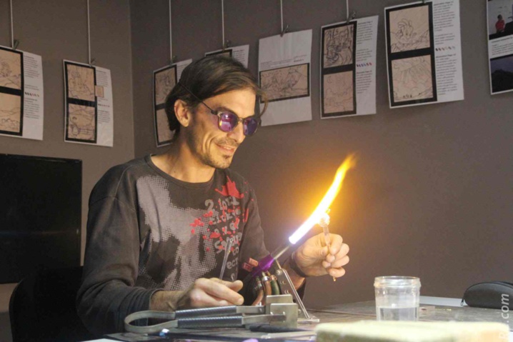 Démonstration de verrerie d'art au chalumeau, par Olivier Bennasar Démonstration de verrerie d'art au chalumeau, par Olivier Bennasar