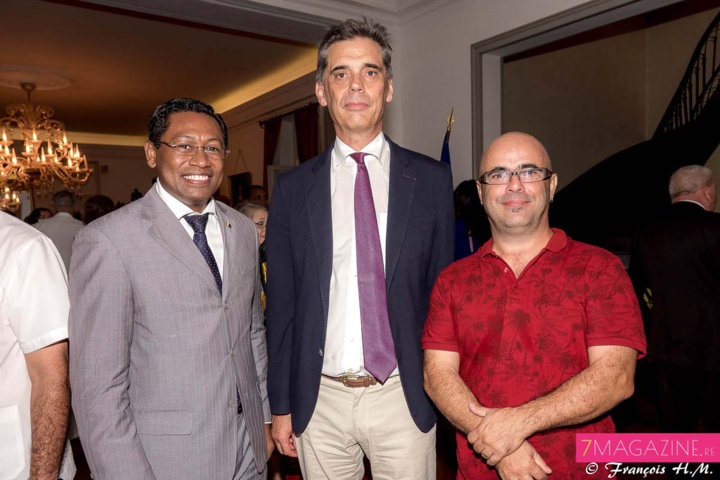 L'ex-Préfet avec Virapin Ramamonjisoa et David Léon Gimenez L'ex-Préfet avec Virapin Ramamonjisoa et David Léon Gimenez