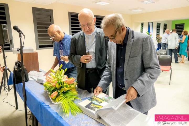 L'anniversaire de Monseigneur Aubry par ses amis L'anniversaire de Monseigneur Aubry par ses amis