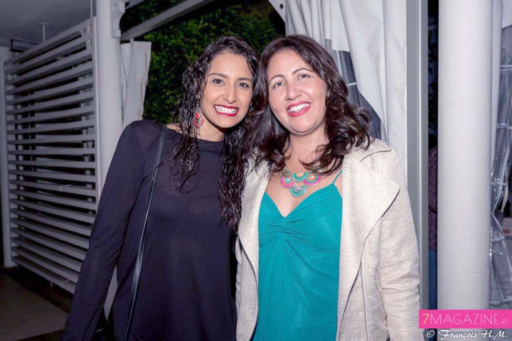 Raïssa Boyer, Miss Réunion 2006, et Cindy Lokhat, responsable réseau boutiques Engen