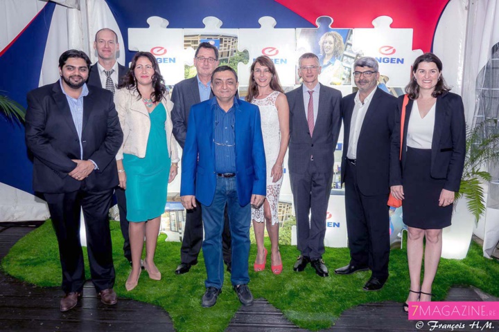 L’équipe de direction Engen Réunion avec quelques gérants de stations-service L’équipe de direction Engen Réunion avec quelques gérants de stations-service