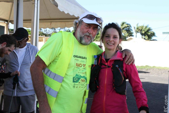Les félicitations de Jean-Marie Daval à Coralie Lété, vainqueur du semi-raid Les félicitations de Jean-Marie Daval à Coralie Lété, vainqueur du semi-raid