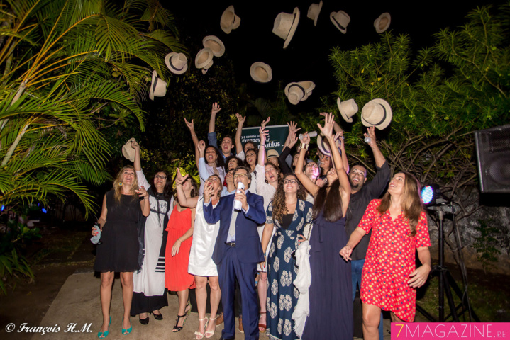 Un vrai lancer de chapeaux... Un vrai lancer de chapeaux...