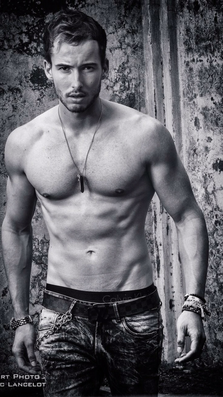 Anthony Hammou : le fils de Géo devenu mannequin Anthony Hammou : le fils de Géo devenu mannequin