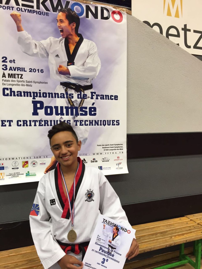 Olivier Hoarau, porte-drapeau de l'association Olivier Hoarau, porte-drapeau de l'association