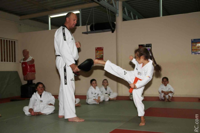 Léthane dans un exercice de frappe Léthane dans un exercice de frappe