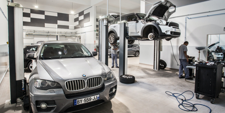 Le garage compte 9 ponts et un espace pièces détachées sur deux niveaux