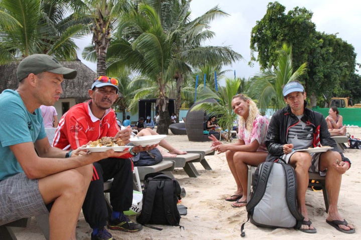 Nicolas Rivière, René-Paul Léocadie, Elodie Mitridathe et Cédric Flereuton à la pause-déjeuner