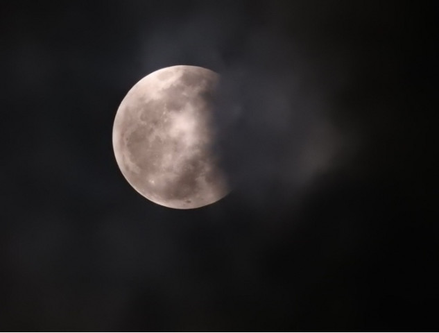 [PHOTOS] La lune se donne en spectacle pendant l'éclipse
