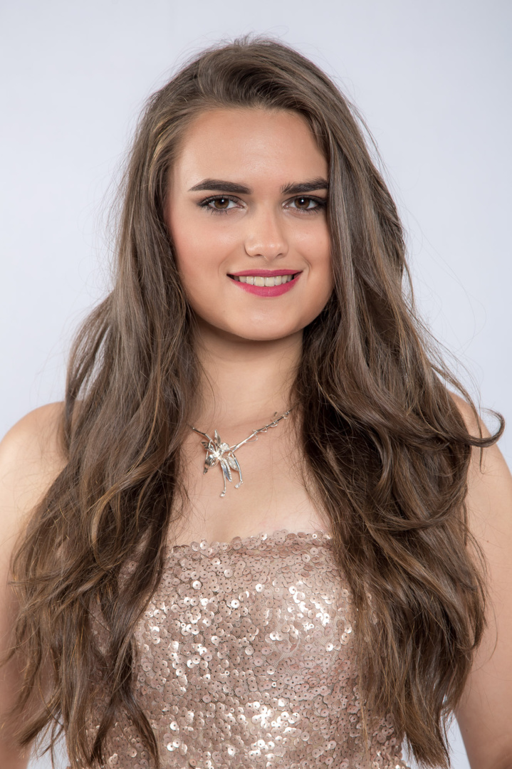 Flavie Valéry, 18 ans, 1,75m - Saint Joseph Flavie Valéry, 18 ans, 1,75m - Saint Joseph