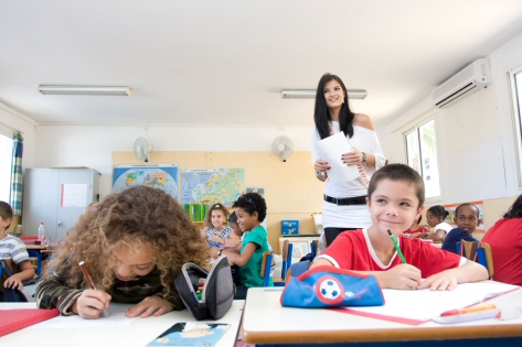 Miss Réunion joue à la maîtresse