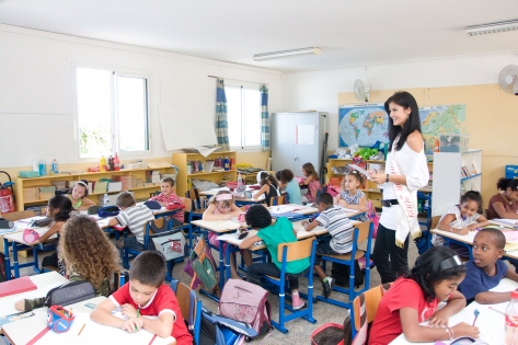 Miss Réunion joue à la maîtresse