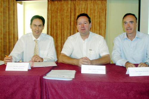 Christian Blaize, directeur France Télécom-Orange Réunion Mayotte, Jean-Marie Lebourvellec, Président de la FRBTP, et  Jean-Michel Deveza, directeur EDF