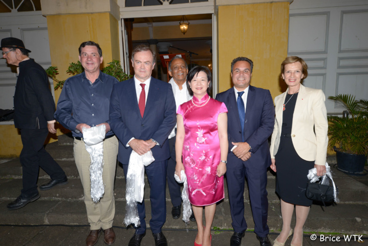 Au revoir Madame la Consule de Chine Au revoir Madame la Consule de Chine