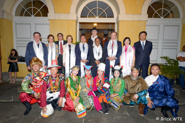 Au revoir Madame la Consule de Chine Au revoir Madame la Consule de Chine