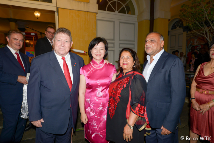 Au revoir Madame la Consule de Chine Au revoir Madame la Consule de Chine