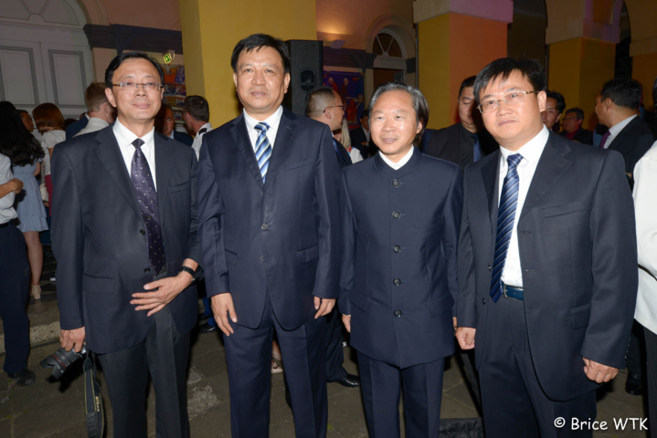 Au revoir Madame la Consule de Chine Au revoir Madame la Consule de Chine