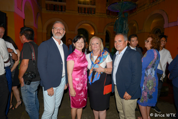 Au revoir Madame la Consule de Chine Au revoir Madame la Consule de Chine