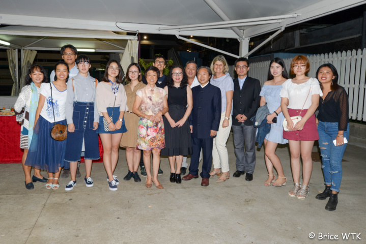 Au revoir Madame la Consule de Chine Au revoir Madame la Consule de Chine