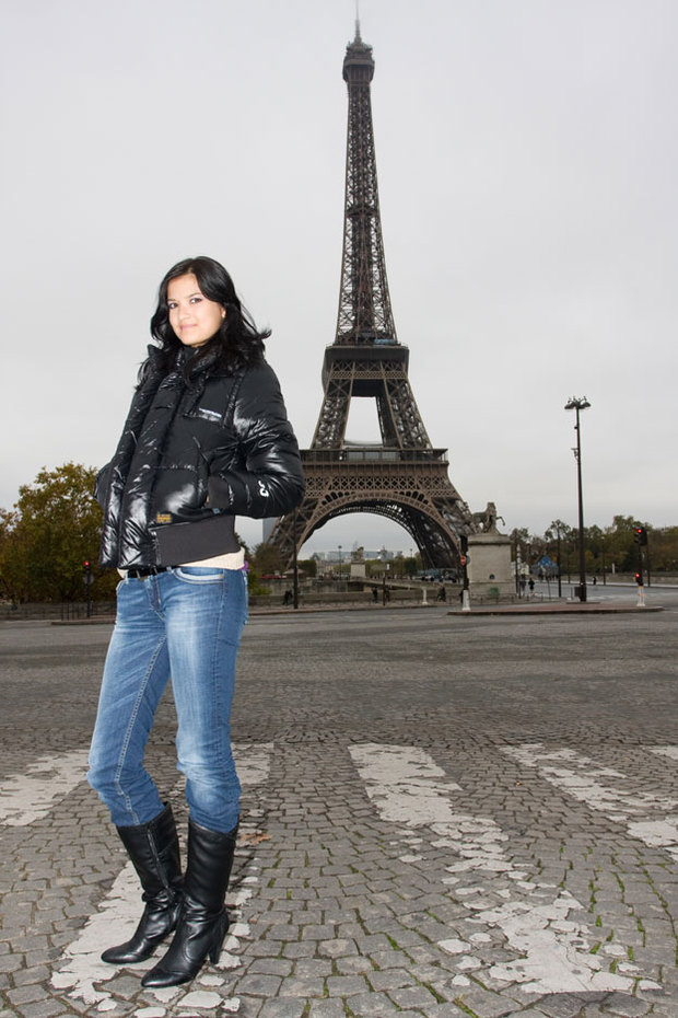 L'incontournable pose devant la Tour Eiffel...