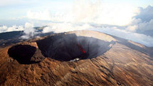 VOLCAN. Brève éruption du Piton de la Fournaise